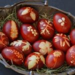 Ce conține vopseaua de ouă și cât de periculoasă este în realitate. Alternative naturale