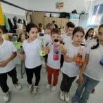 Elevii au curățat simbolic apele planetei de Ziua Mondială a Oceanelor